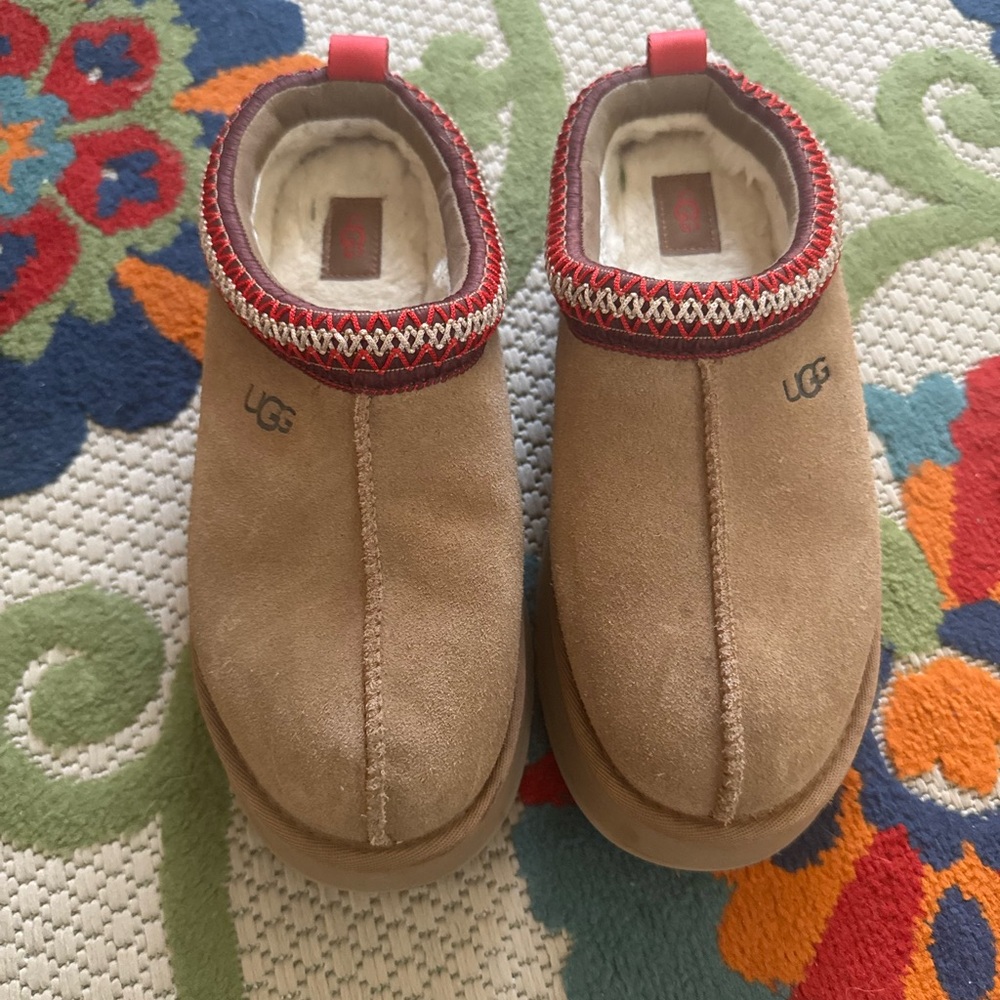 UGG Womens Tazz Slippers-Chestnut. Gently worn!